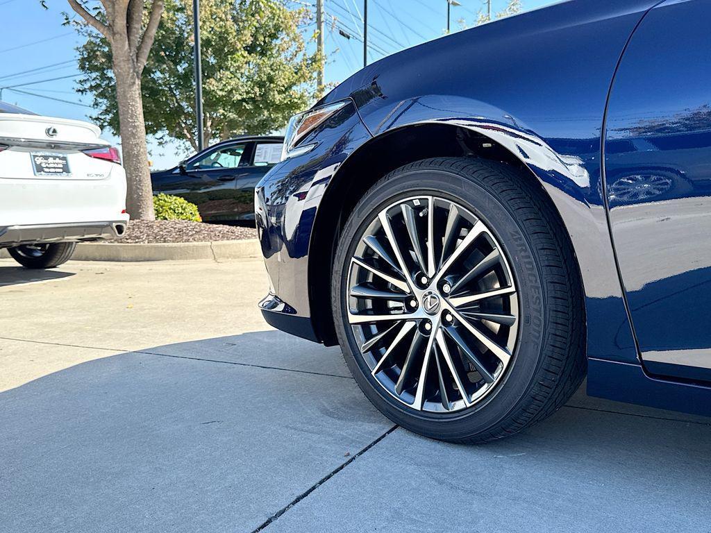 new 2025 Lexus ES 350 car, priced at $50,685