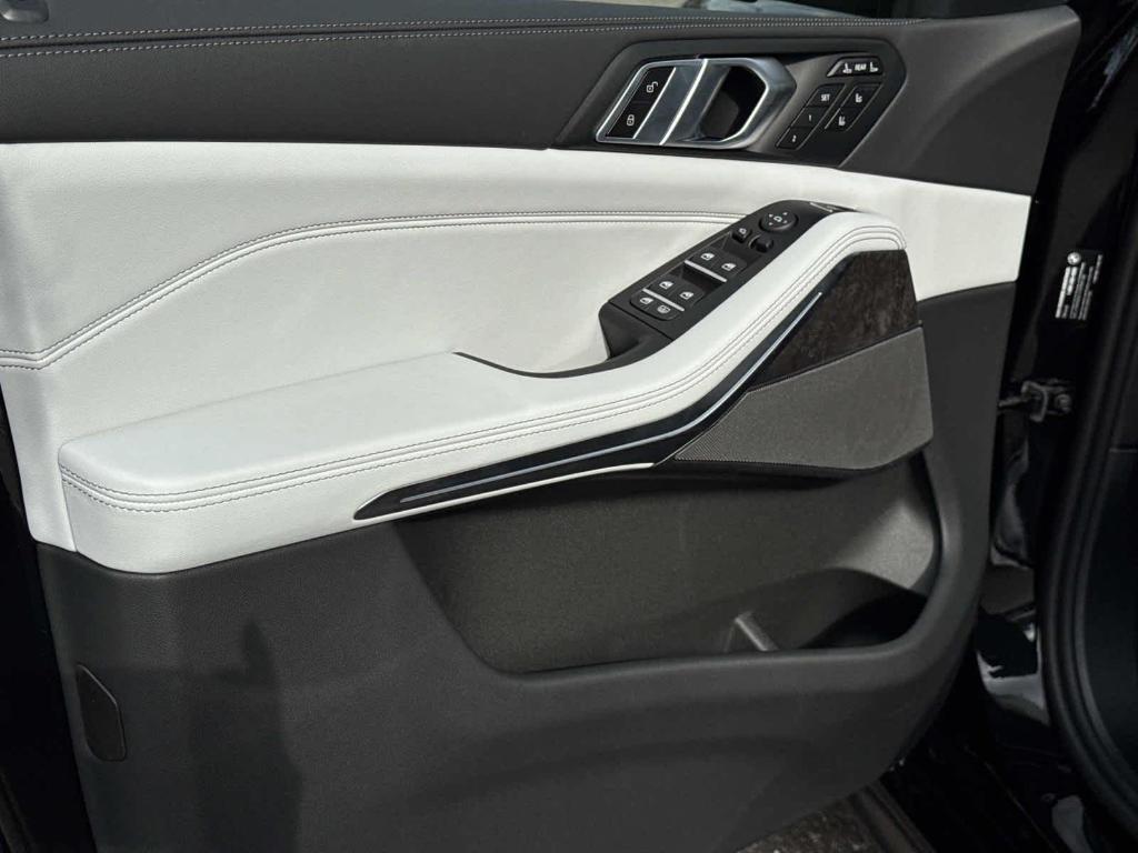new 2026 BMW X7 car, priced at $98,875