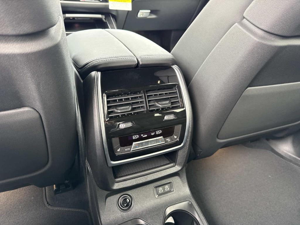 new 2026 BMW X7 car, priced at $103,305
