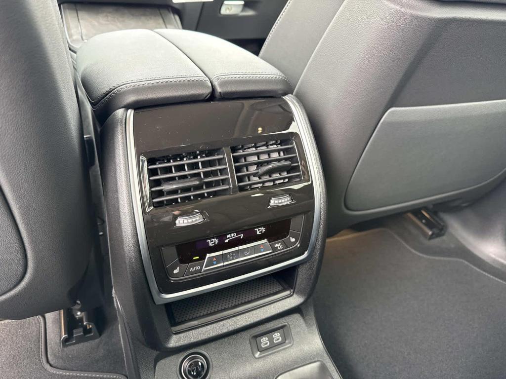 new 2026 BMW X7 car, priced at $93,155