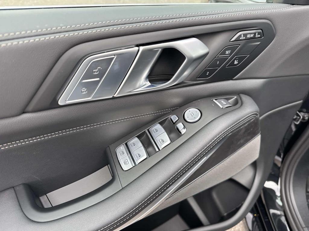 new 2026 BMW X7 car, priced at $93,155