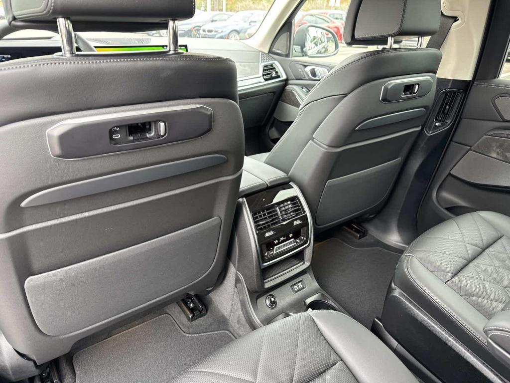 new 2026 BMW X7 car, priced at $93,155