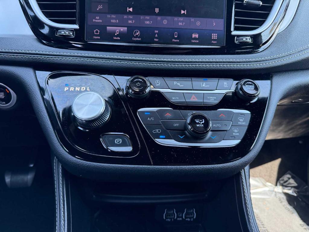 used 2025 Chrysler Pacifica car, priced at $29,193