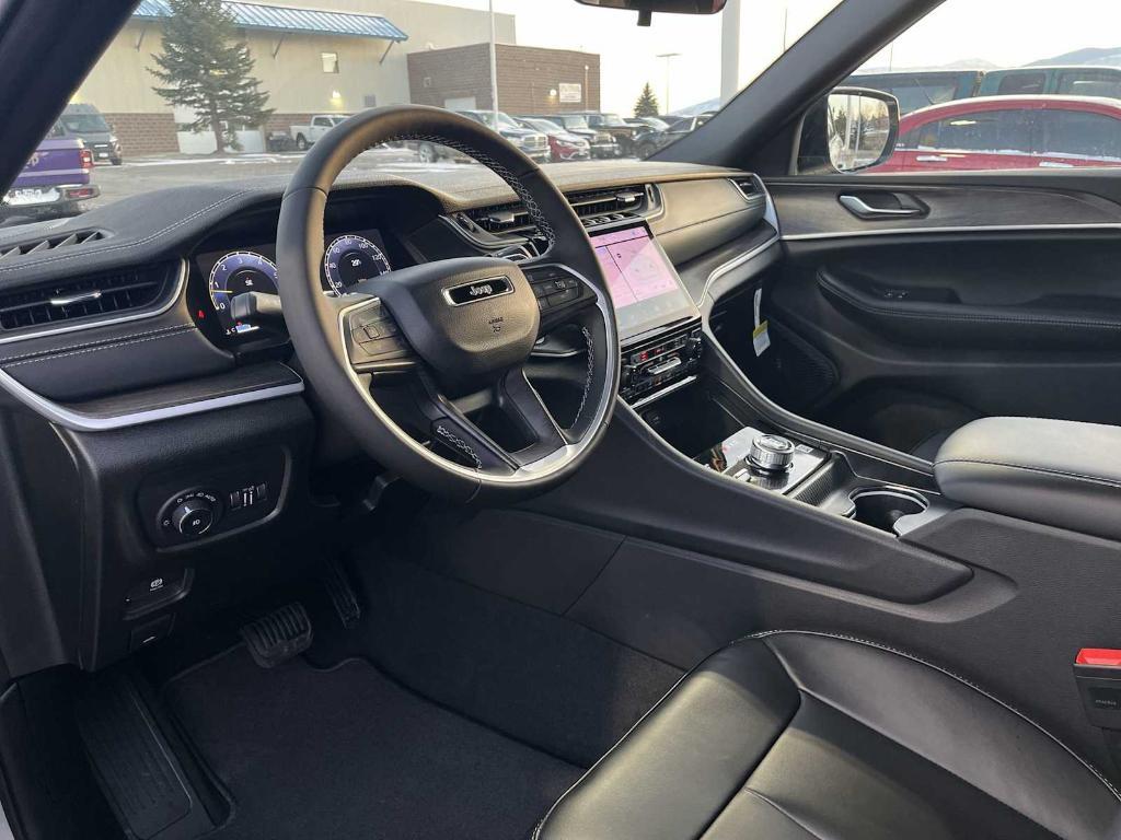 new 2025 Jeep Grand Cherokee car, priced at $50,634