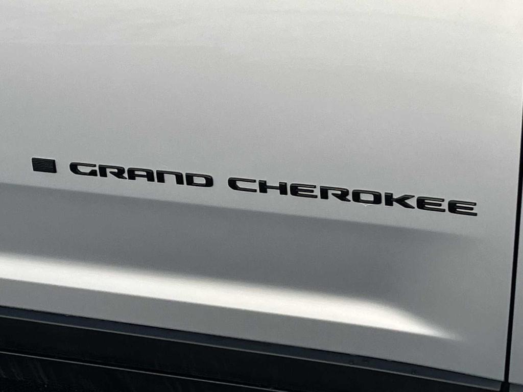 new 2025 Jeep Grand Cherokee car, priced at $50,634