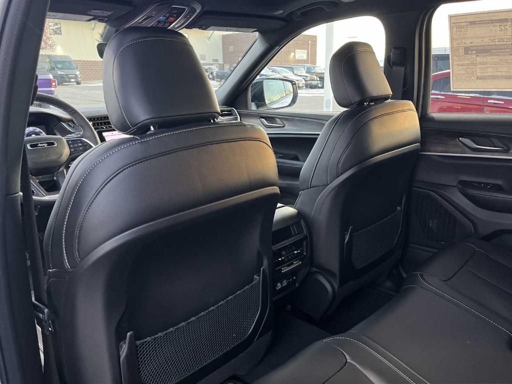 new 2025 Jeep Grand Cherokee car, priced at $50,634