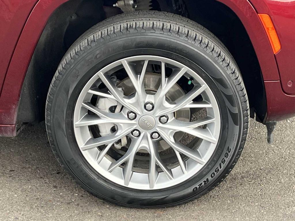 used 2024 Jeep Grand Cherokee car, priced at $40,010