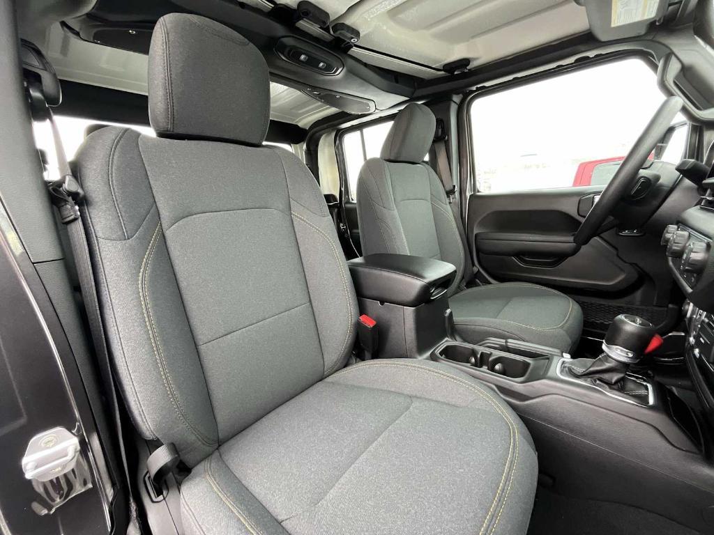 new 2026 Jeep Gladiator car, priced at $42,090