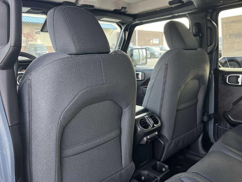 new 2026 Jeep Gladiator car, priced at $47,697