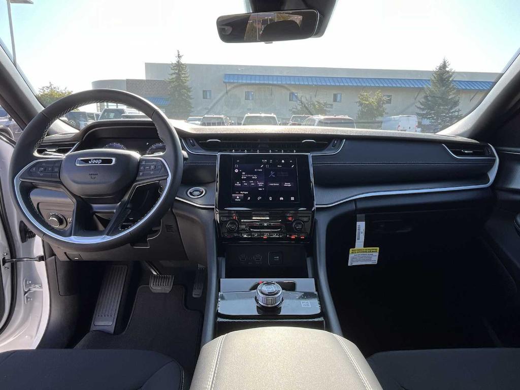 new 2025 Jeep Grand Cherokee car, priced at $38,249