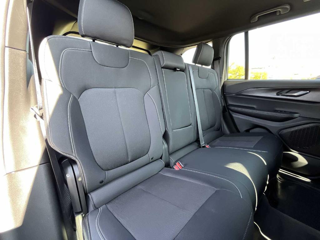 new 2025 Jeep Grand Cherokee car, priced at $38,249