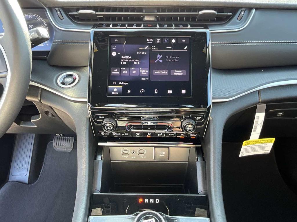 new 2025 Jeep Grand Cherokee car, priced at $38,249