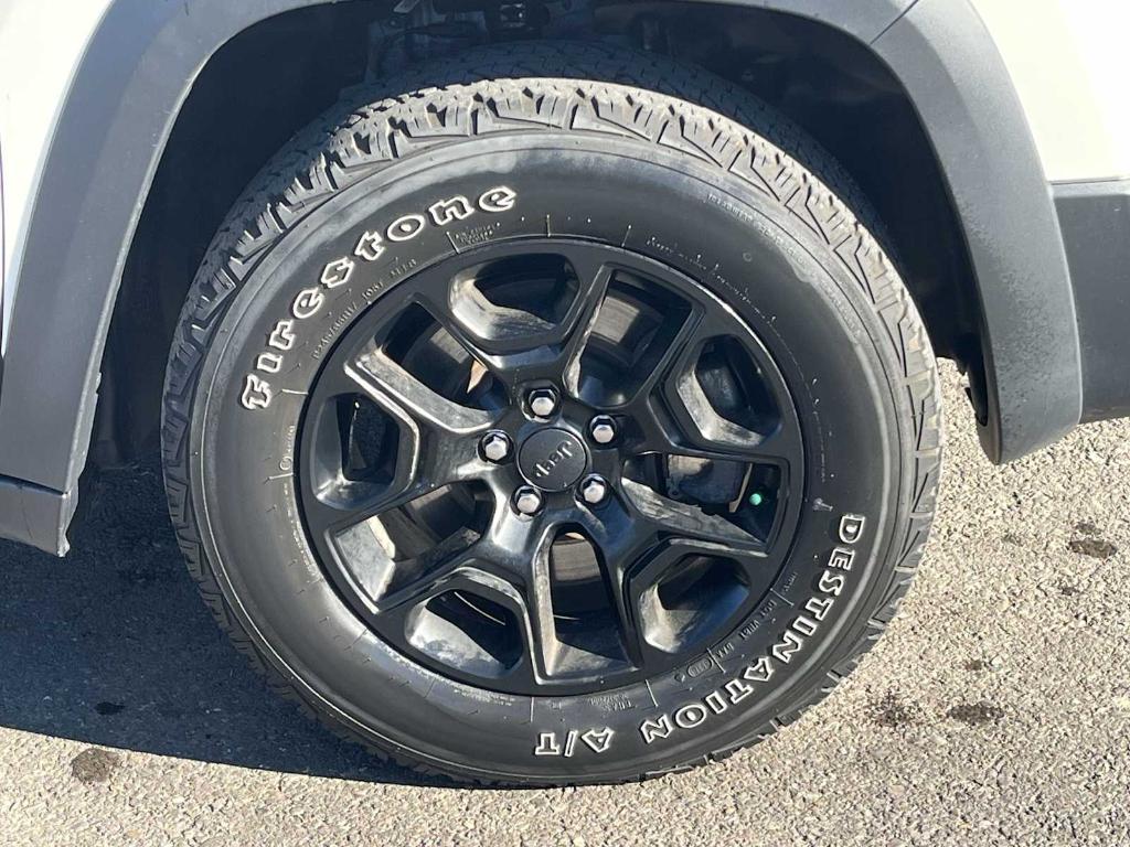 used 2019 Jeep Cherokee car, priced at $21,896