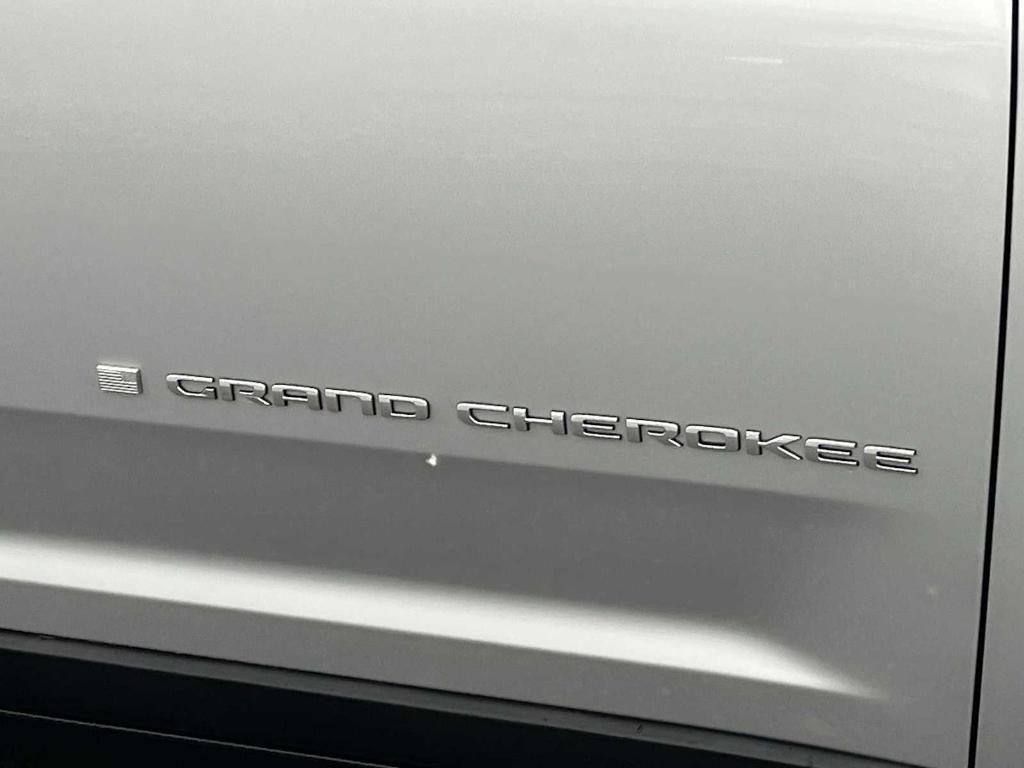 new 2025 Jeep Grand Cherokee car, priced at $46,883