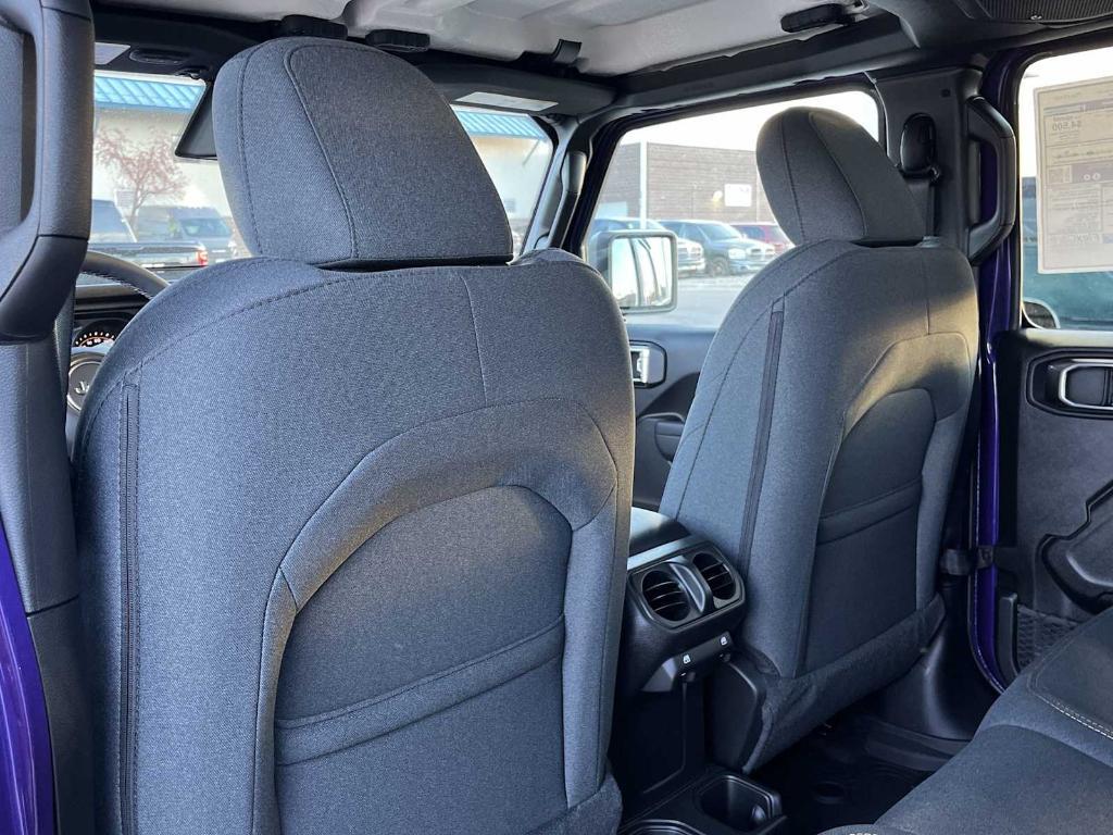 new 2026 Jeep Gladiator car, priced at $48,676