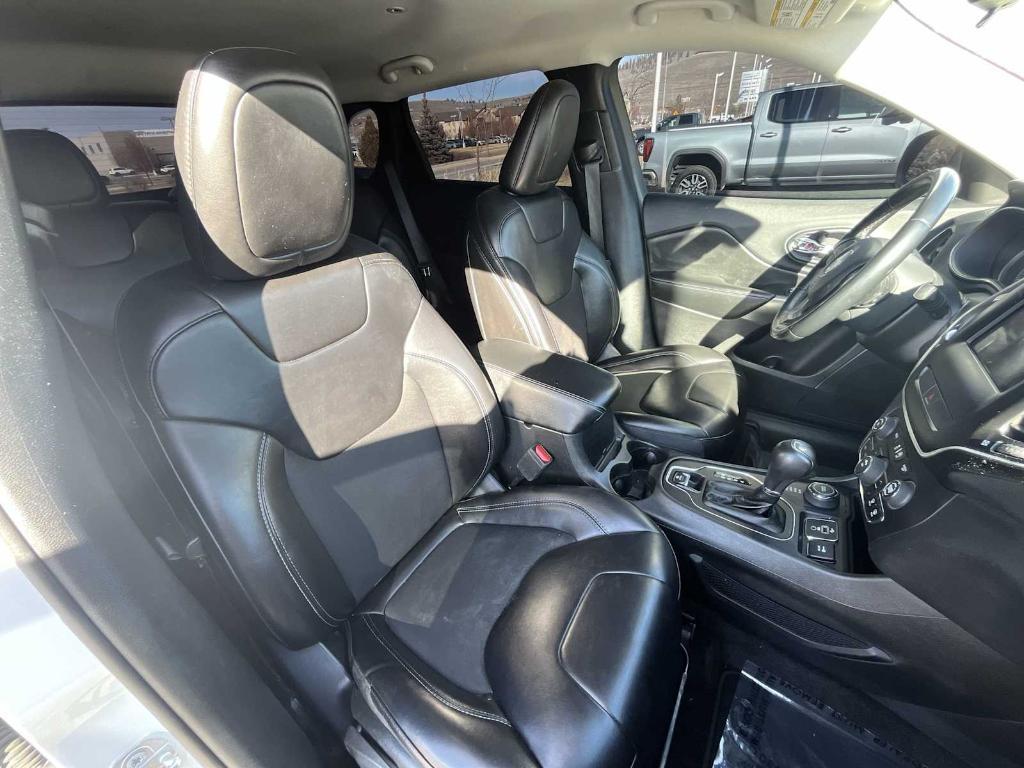 used 2019 Jeep Cherokee car, priced at $14,293