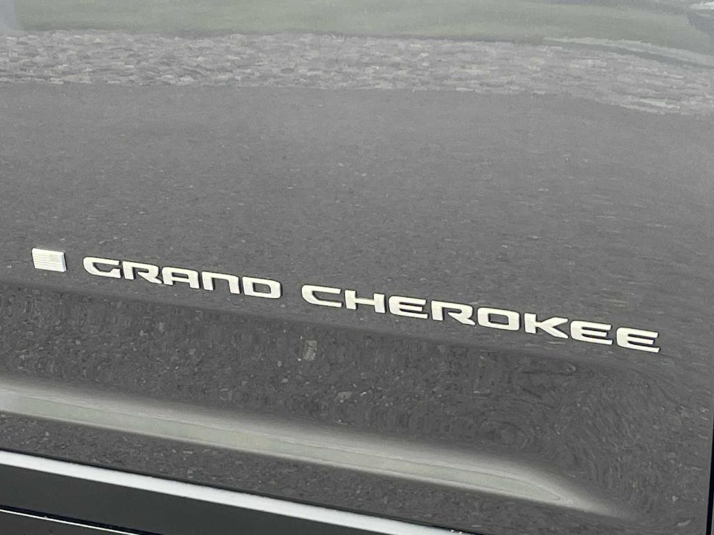 new 2025 Jeep Grand Cherokee car, priced at $40,249
