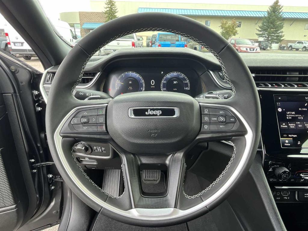 new 2025 Jeep Grand Cherokee car, priced at $40,249