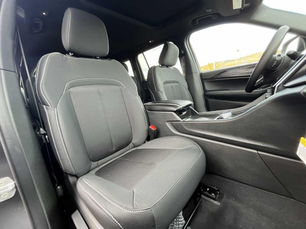 new 2025 Jeep Grand Cherokee car, priced at $40,249