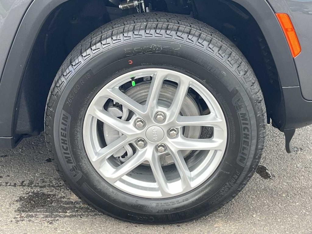 new 2025 Jeep Grand Cherokee car, priced at $40,249