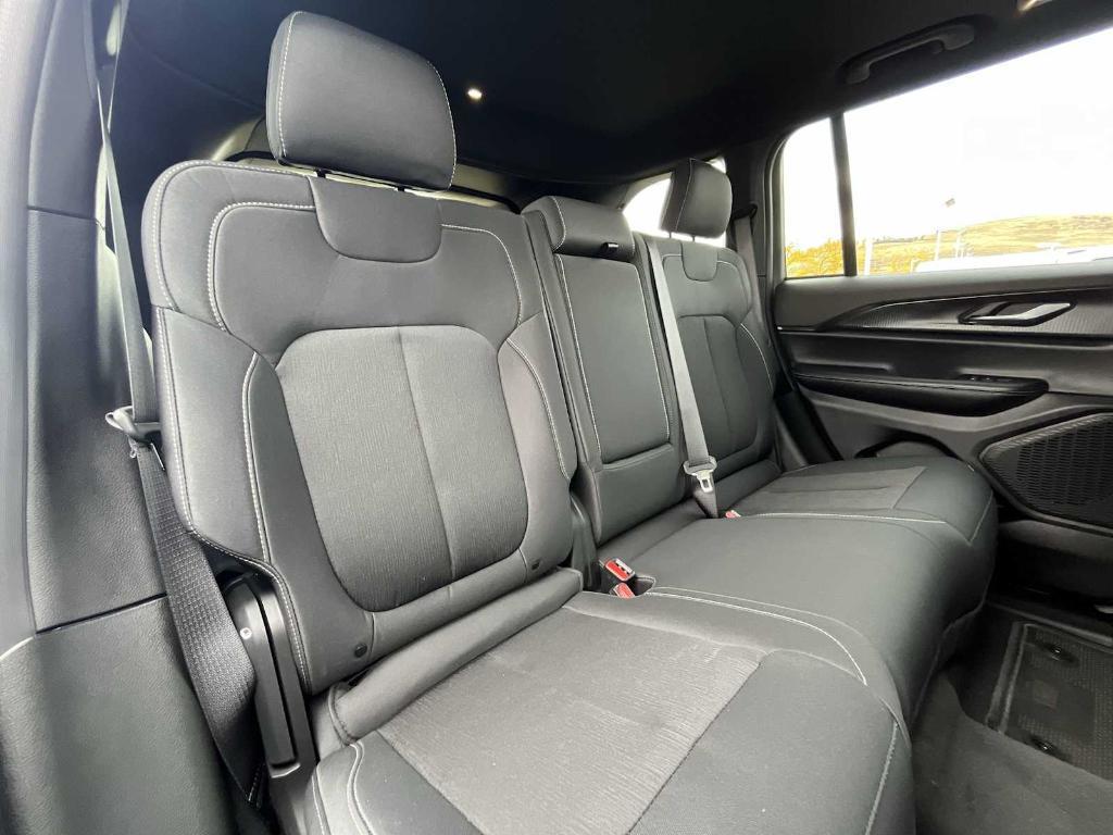 new 2025 Jeep Grand Cherokee car, priced at $40,249