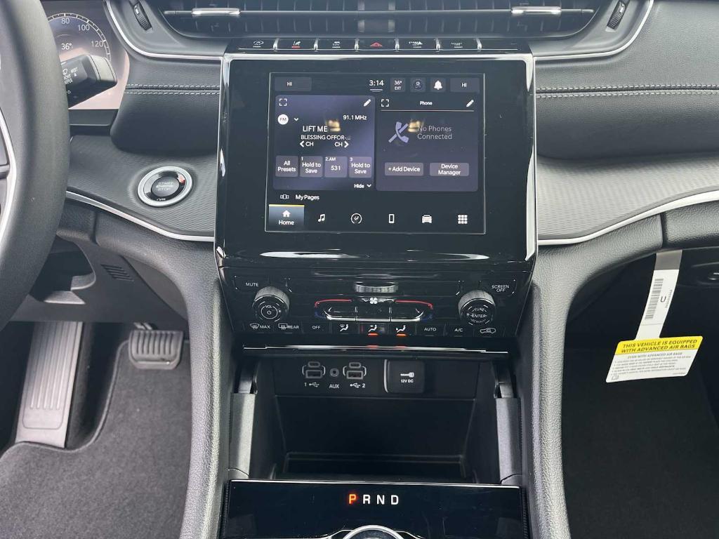 new 2025 Jeep Grand Cherokee car, priced at $40,249