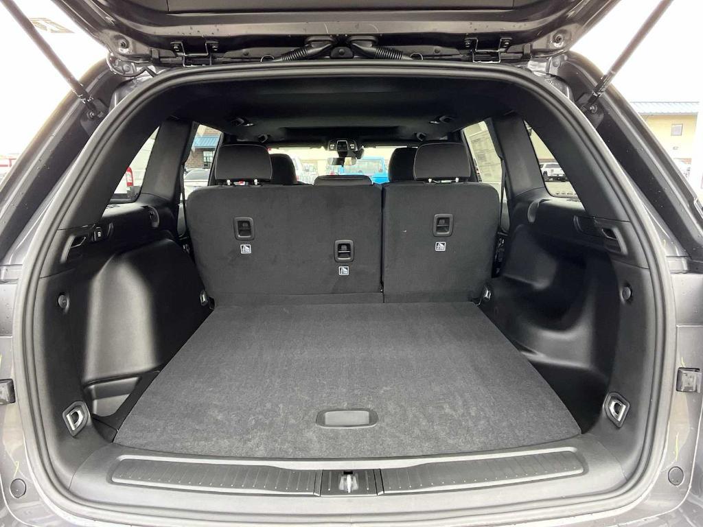 new 2025 Jeep Grand Cherokee car, priced at $40,249