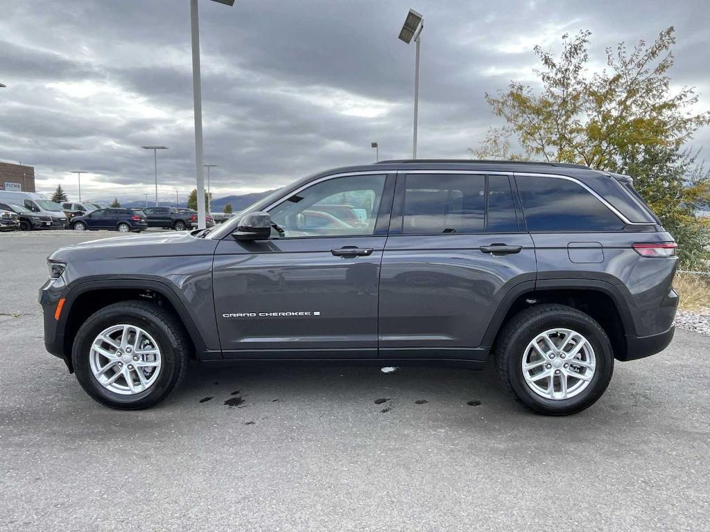 new 2025 Jeep Grand Cherokee car, priced at $40,249