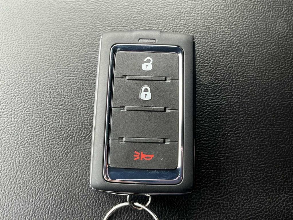 new 2025 Jeep Grand Cherokee car, priced at $40,249