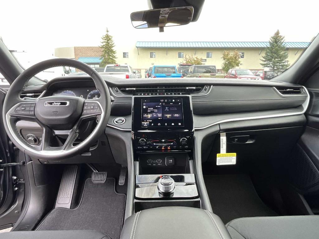 new 2025 Jeep Grand Cherokee car, priced at $40,249