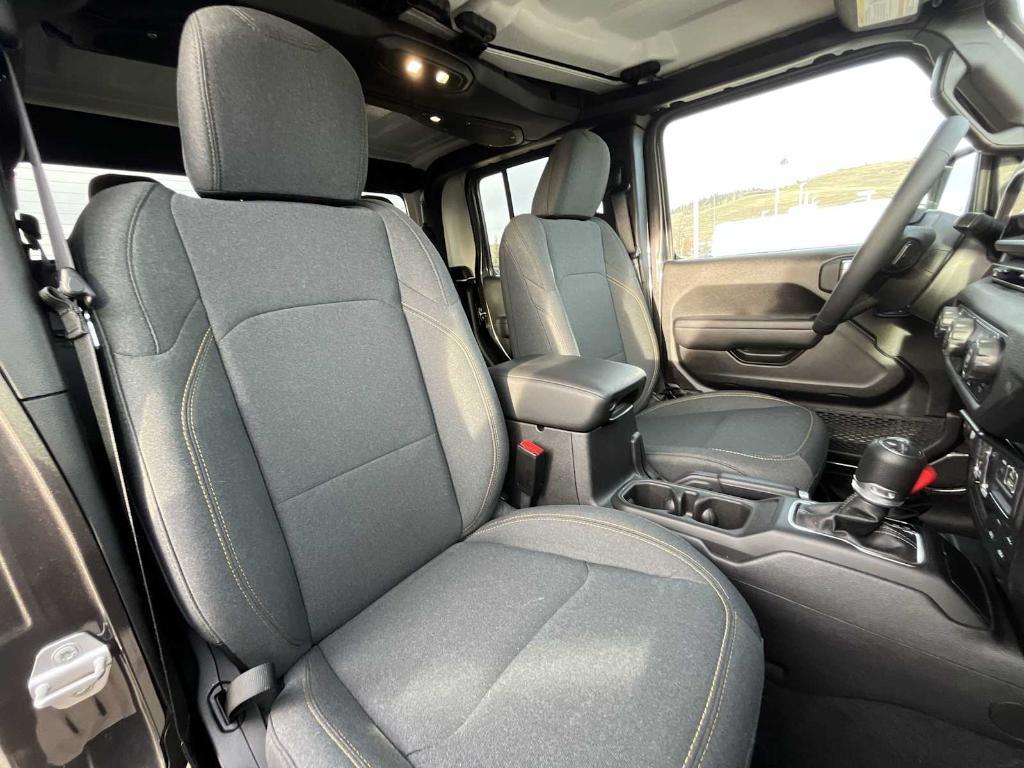 used 2025 Jeep Gladiator car, priced at $40,519