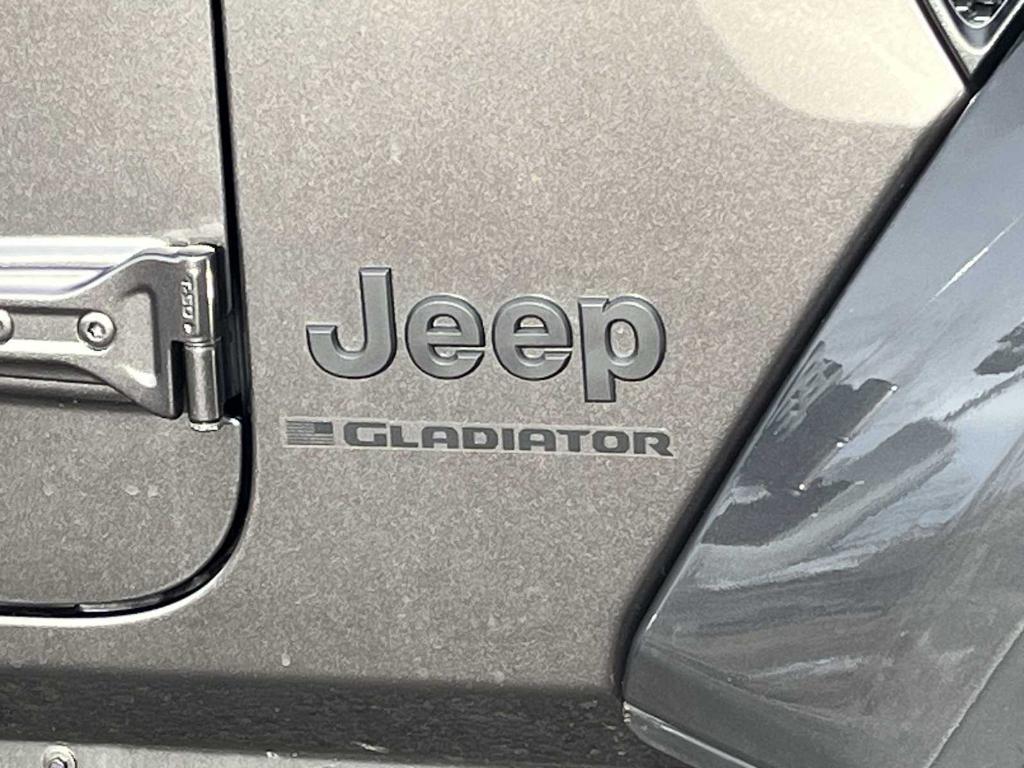 used 2025 Jeep Gladiator car, priced at $40,519