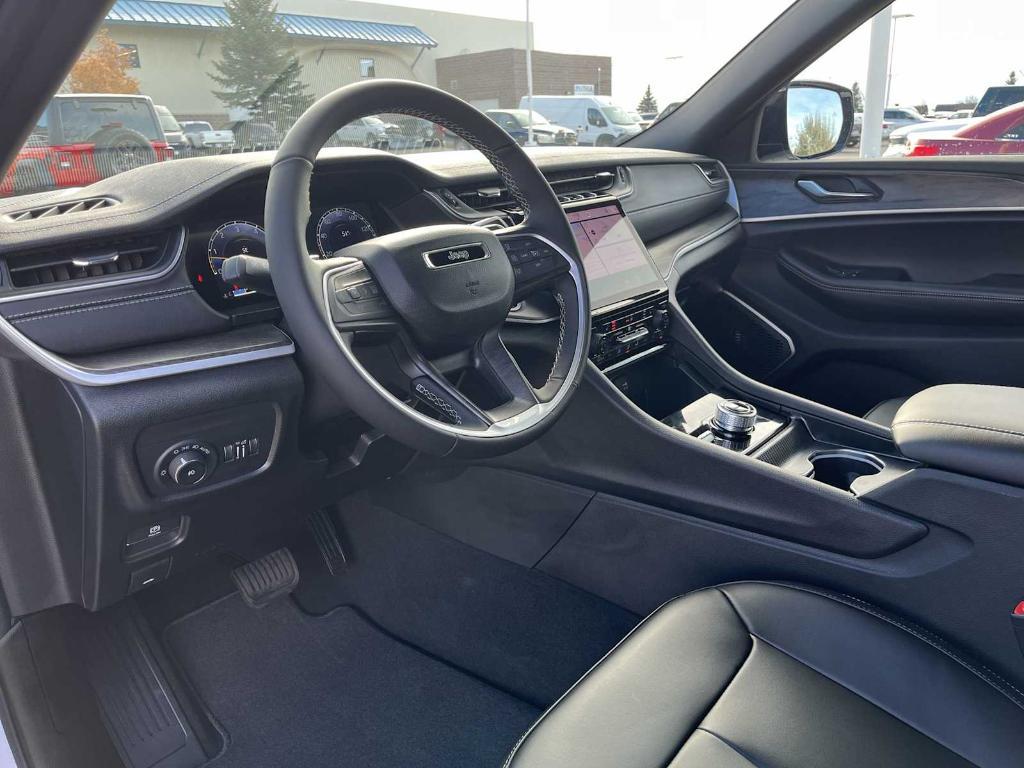 new 2025 Jeep Grand Cherokee car, priced at $46,974