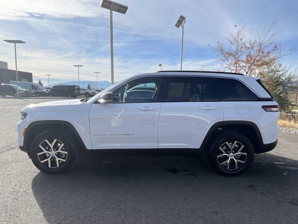 new 2025 Jeep Grand Cherokee car, priced at $46,974