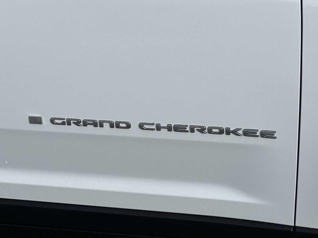 new 2025 Jeep Grand Cherokee car, priced at $46,974