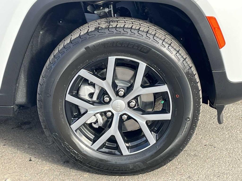 new 2025 Jeep Grand Cherokee car, priced at $46,974