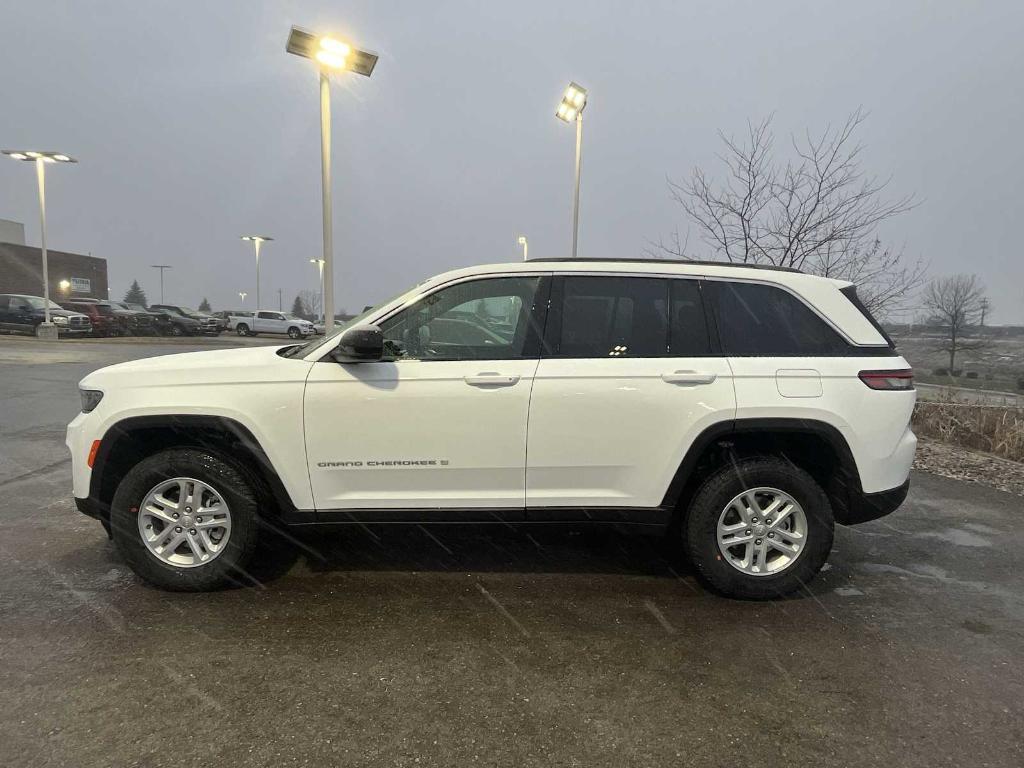 new 2025 Jeep Grand Cherokee car, priced at $38,249