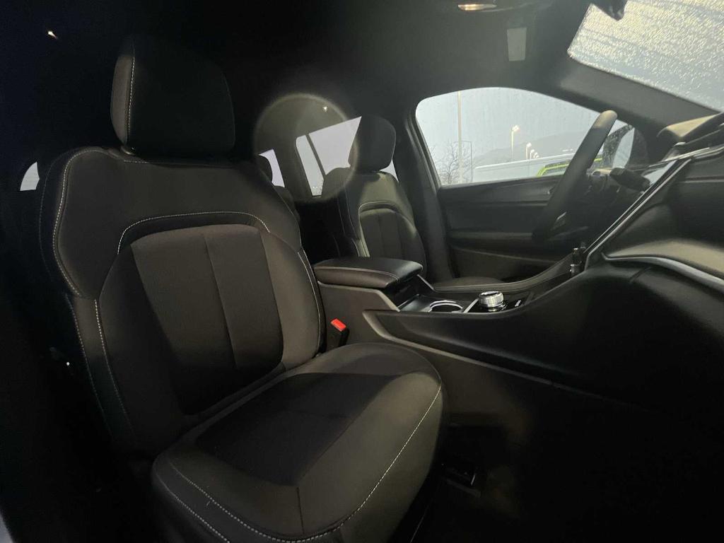 new 2025 Jeep Grand Cherokee car, priced at $38,249