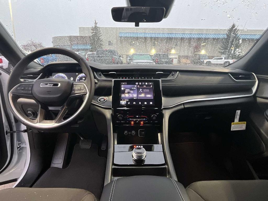 new 2025 Jeep Grand Cherokee car, priced at $38,249