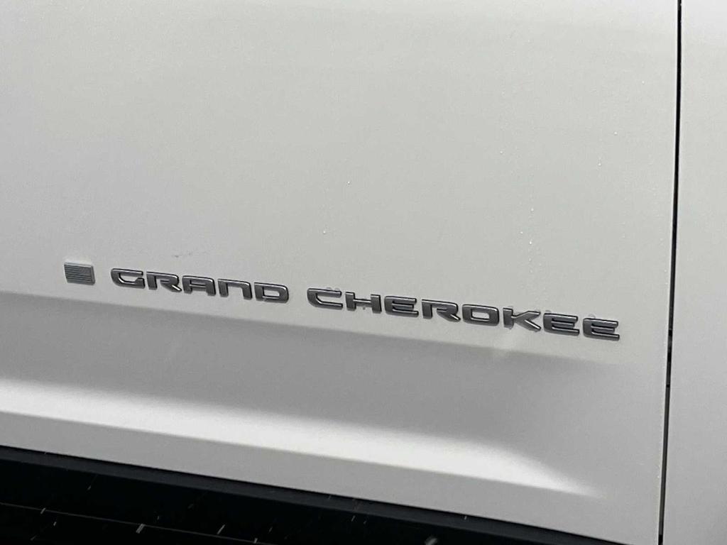 new 2025 Jeep Grand Cherokee car, priced at $38,249