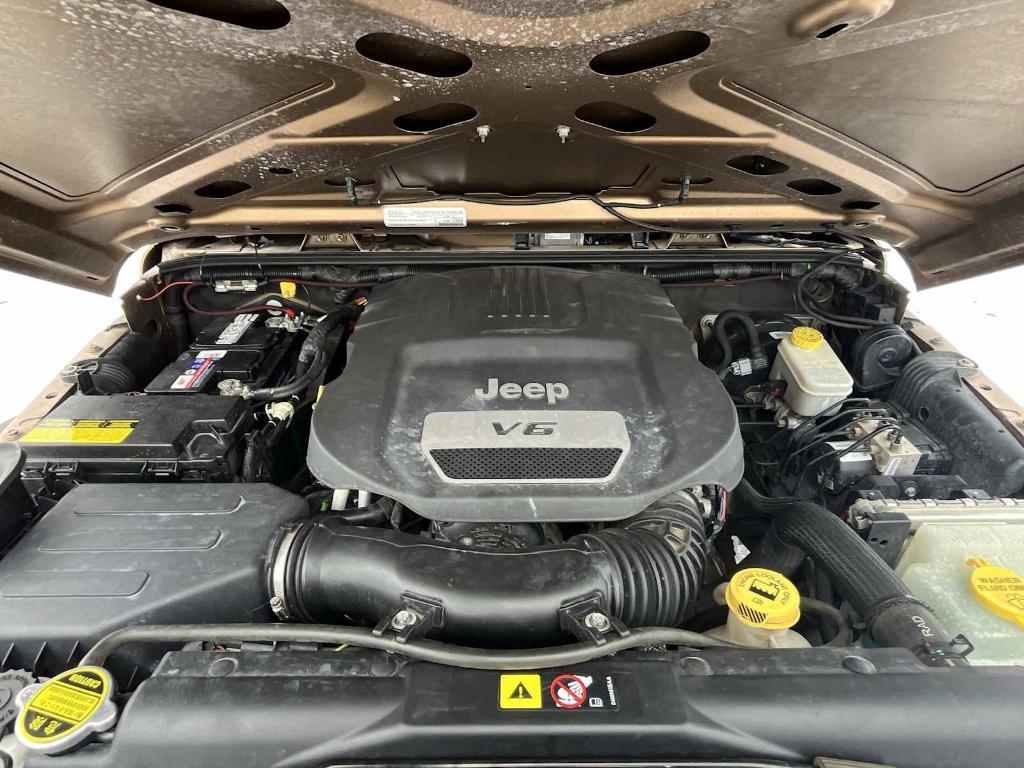 used 2015 Jeep Wrangler Unlimited car, priced at $16,465