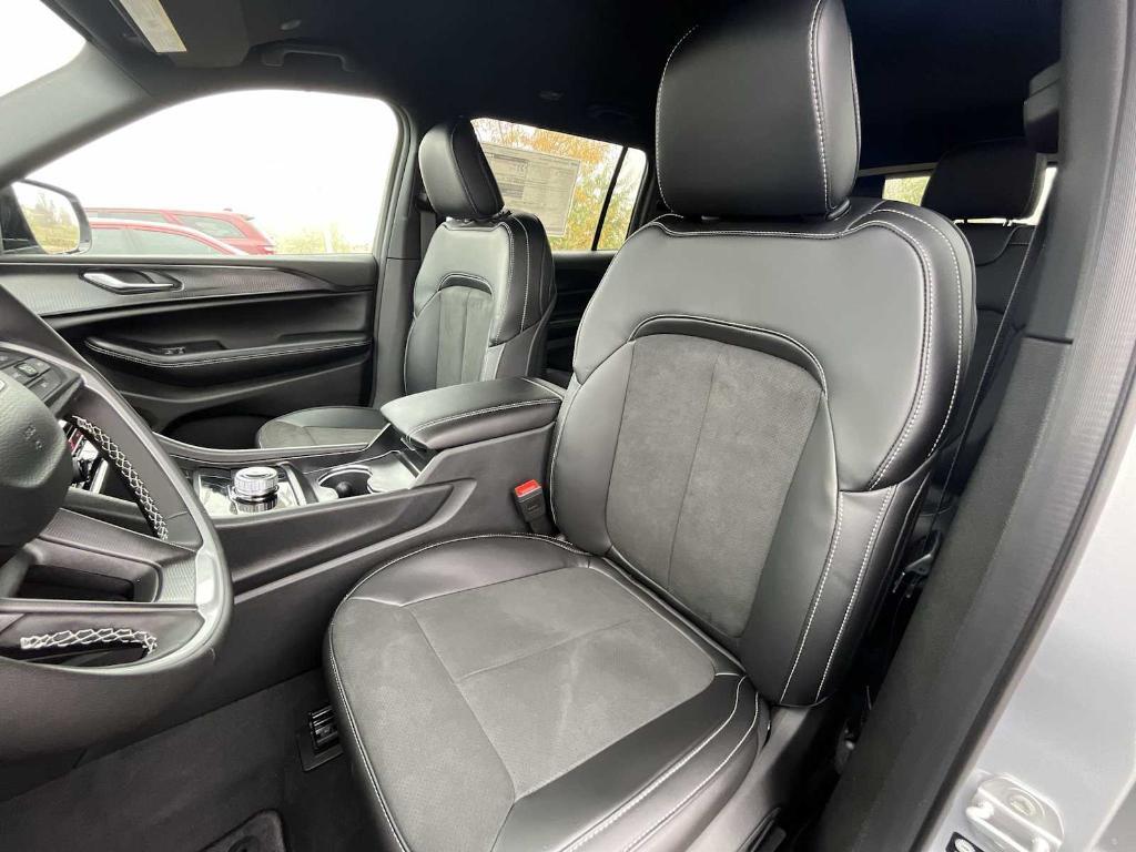 new 2025 Jeep Grand Cherokee L car, priced at $44,803