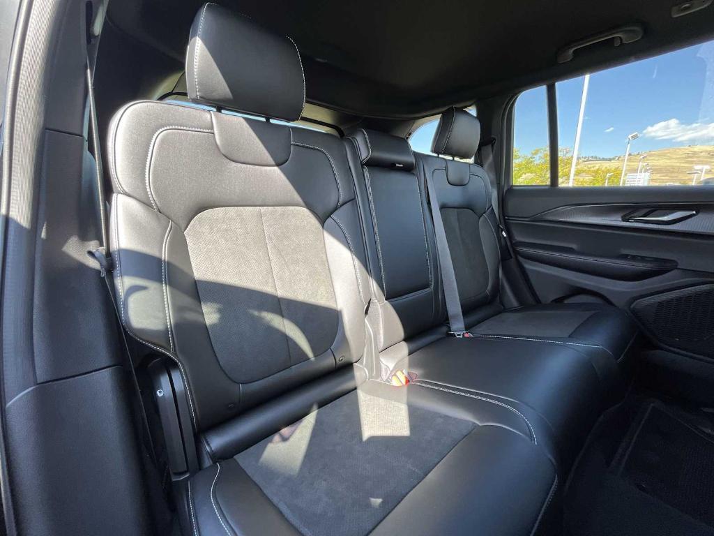 new 2025 Jeep Grand Cherokee car, priced at $43,249