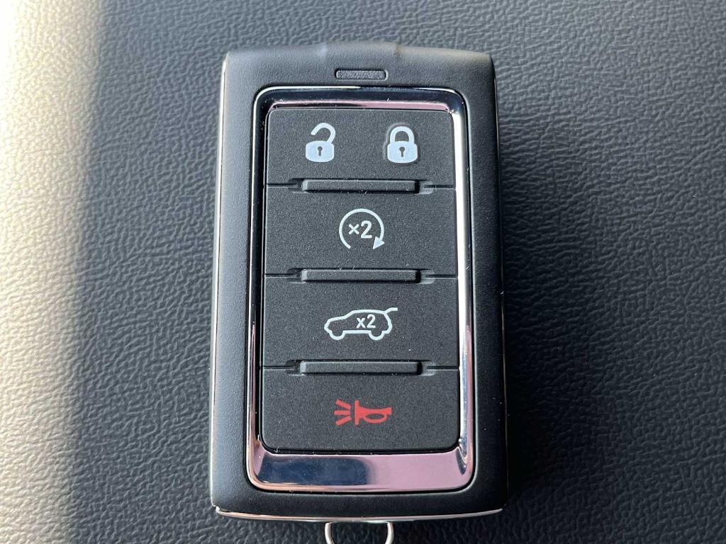 new 2025 Jeep Grand Cherokee car, priced at $43,249