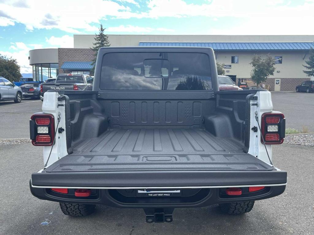 new 2025 Jeep Gladiator car, priced at $54,582