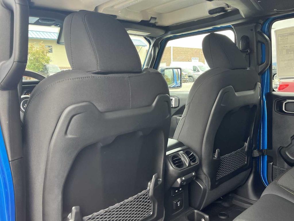 new 2025 Jeep Gladiator car, priced at $53,653