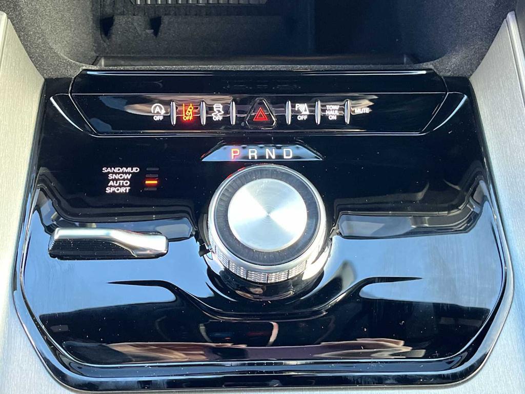 new 2026 Jeep Grand Wagoneer L car, priced at $70,323