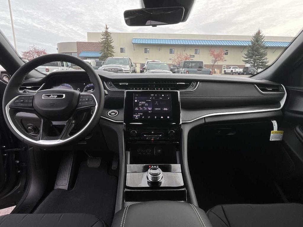 new 2025 Jeep Grand Cherokee car, priced at $39,238