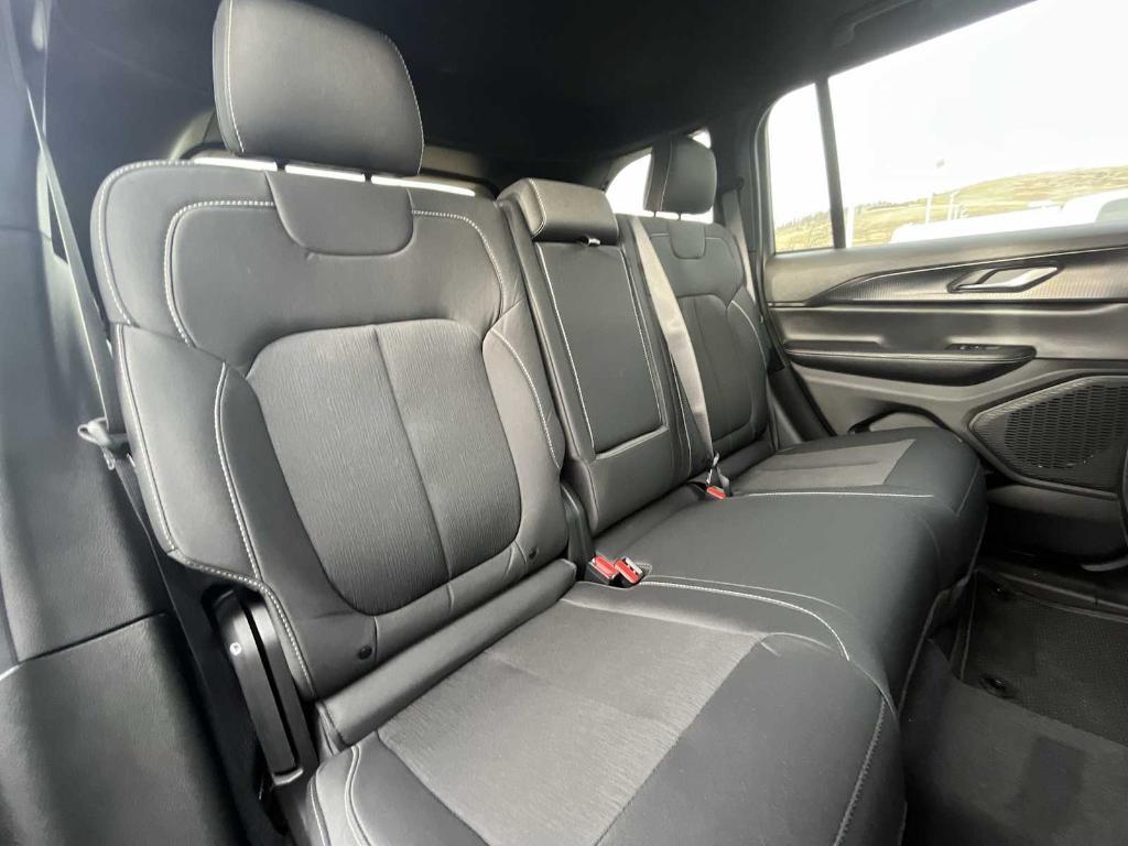 new 2025 Jeep Grand Cherokee car, priced at $39,238