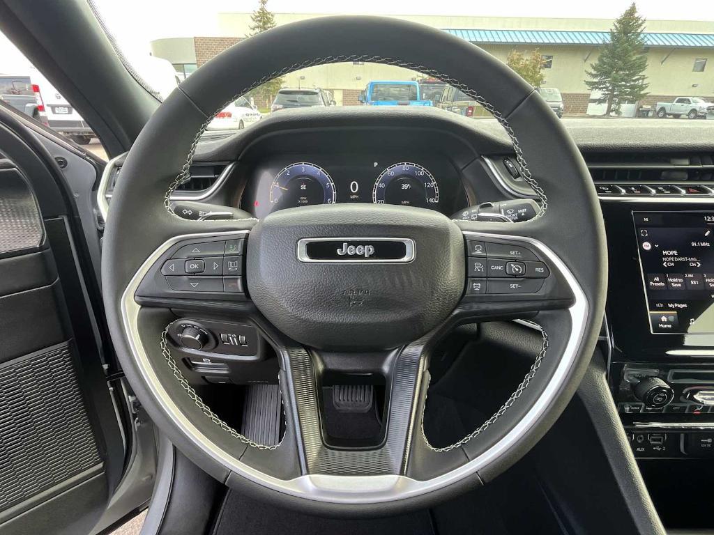 new 2025 Jeep Grand Cherokee car, priced at $40,249